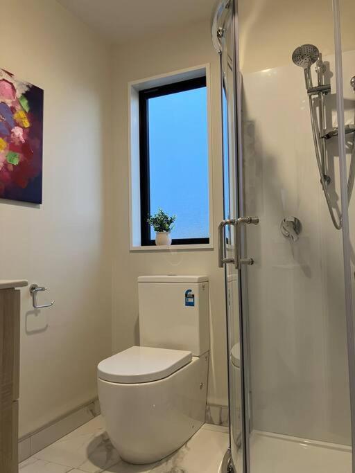 2-Bedroom Ensuite, Close To City, Comfortable, Accessible With Own Parking ไครสต์เชิร์ช ภายนอก รูปภาพ