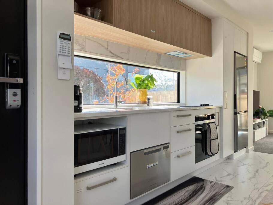2-Bedroom Ensuite, Close To City, Comfortable, Accessible With Own Parking ไครสต์เชิร์ช ภายนอก รูปภาพ