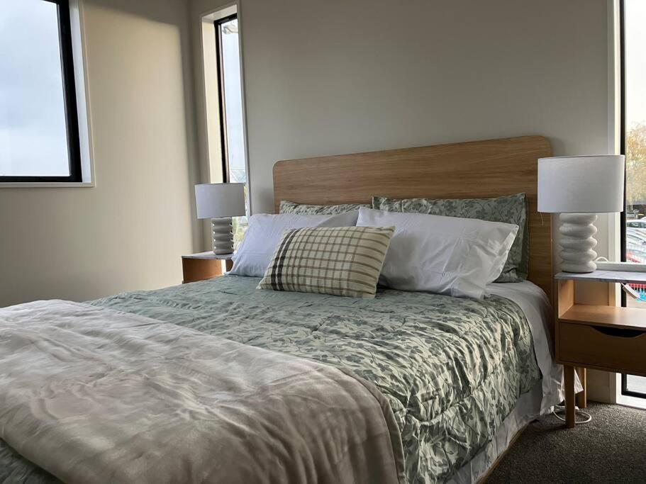 2-Bedroom Ensuite, Close To City, Comfortable, Accessible With Own Parking ไครสต์เชิร์ช ภายนอก รูปภาพ